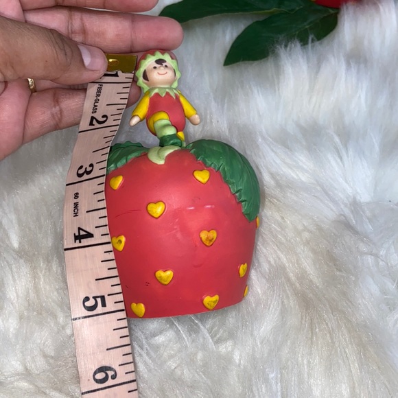 Avon Vintage Porcelain Bell Hearts Delight a Strawberry w/ an Elf Pixie 1993 - Picture 16 of 17